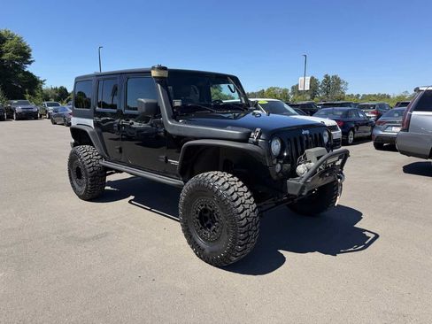 Used 2017 Jeep Wrangler Unlimited Rubicon w/ Cold Weather Group AWD/4WD image 2