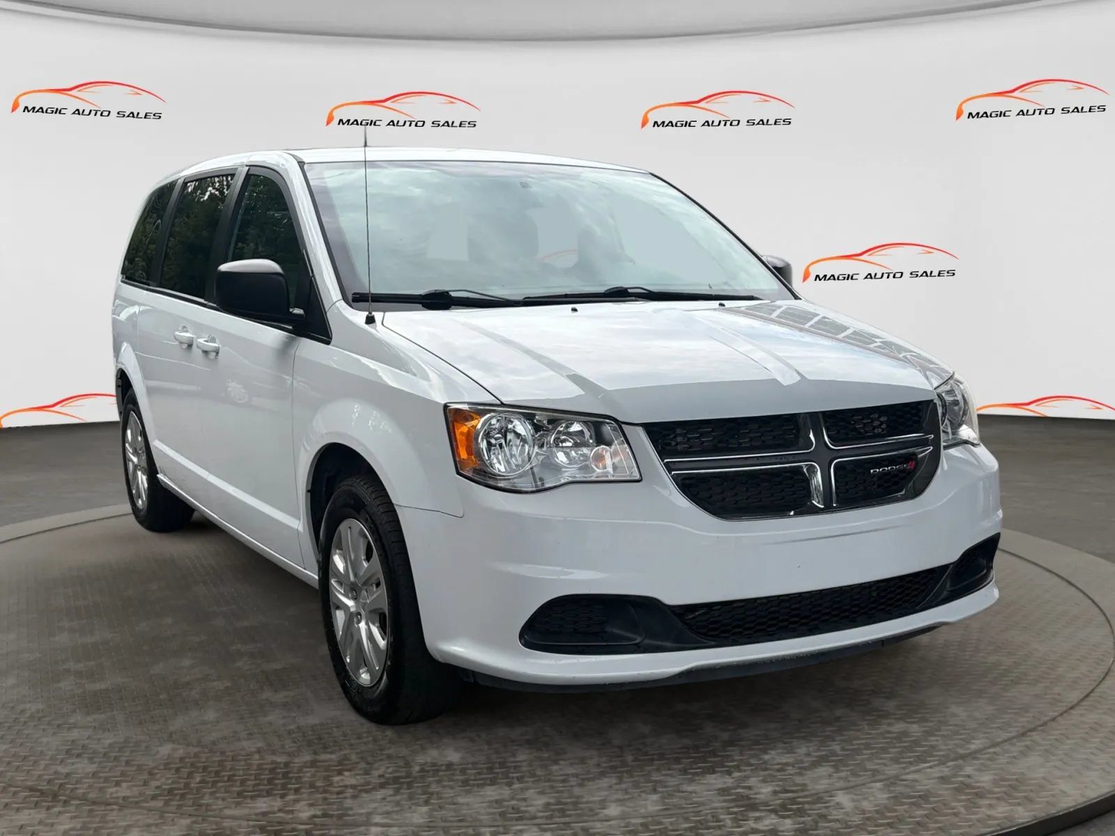 Used 2018 Dodge Grand Caravan SE w/ UConnect Hands-Free Group FWD image 5