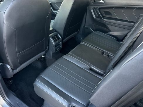 Used 2023 Volkswagen Tiguan SE FWD image 12