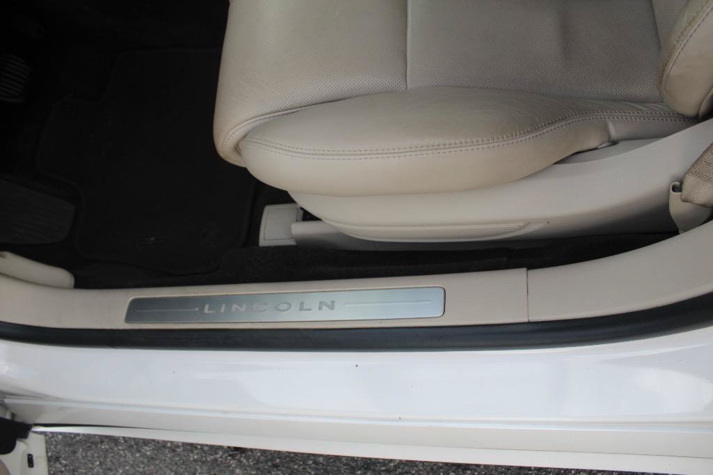Used 2017 Lincoln Continental Reserve FWD image 10