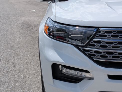 Used 2022 Ford Explorer Limited w/ Equipment Group 301A RWD image 8