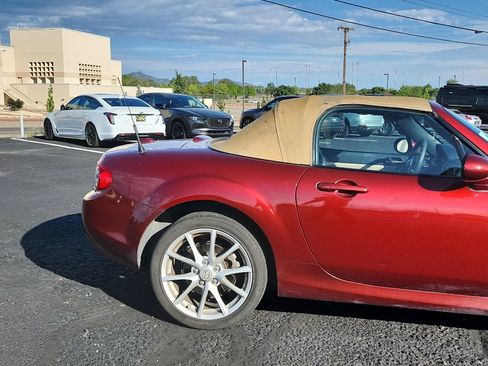 Used 2010 MAZDA MX-5 Miata Grand Touring w/ Premium Pkg RWD image 5