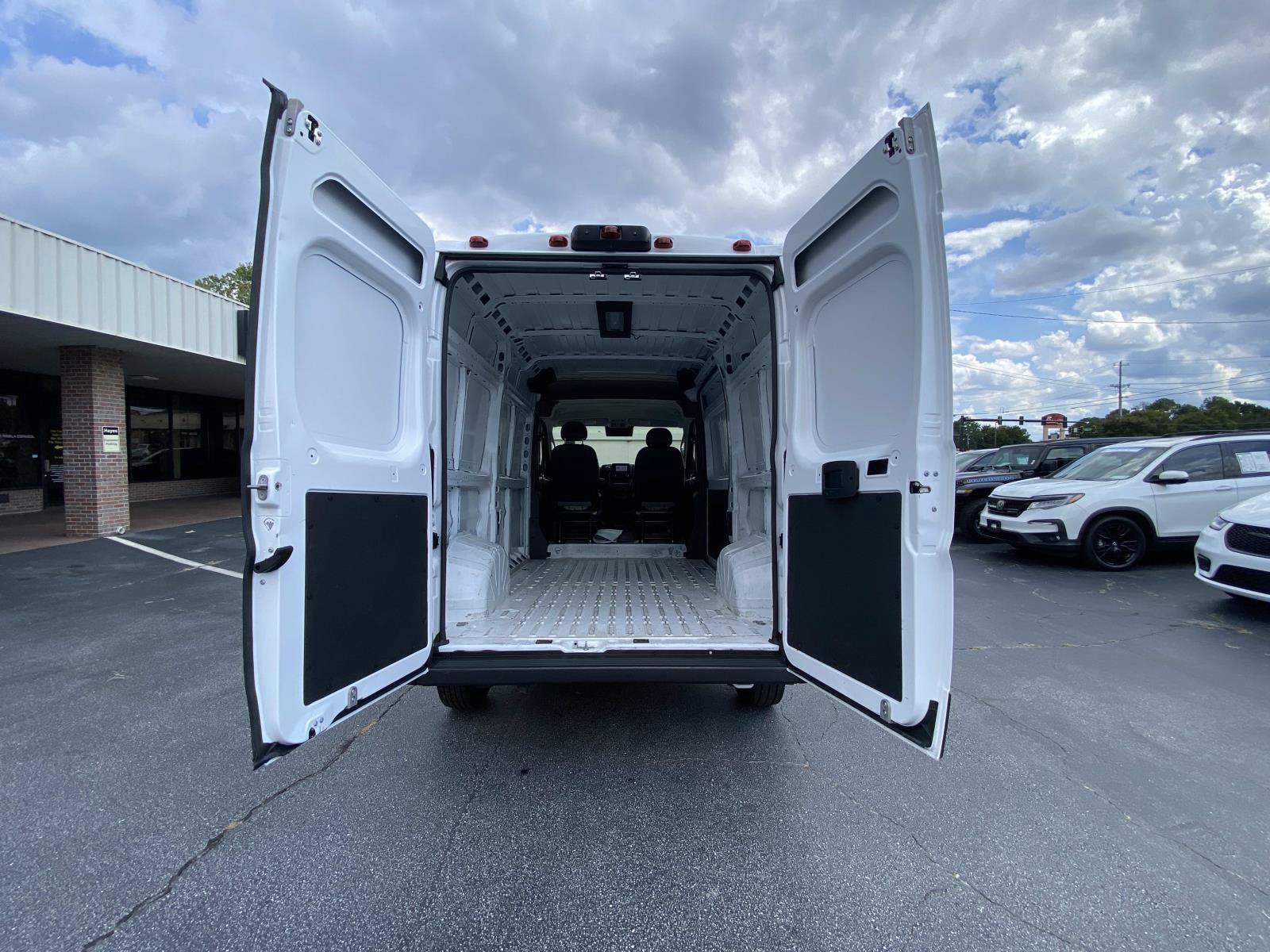 Used 2025 RAM ProMaster 2500 w/ Convenience Group FWD image 7