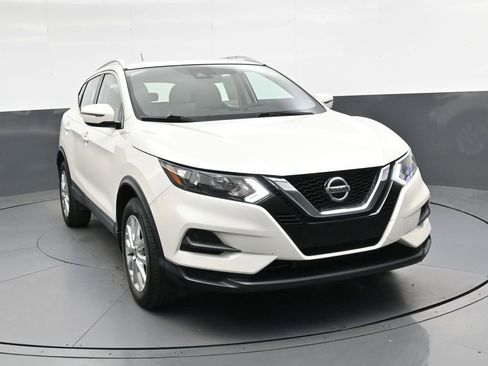 Used 2020 Nissan Rogue Sport SV image 2