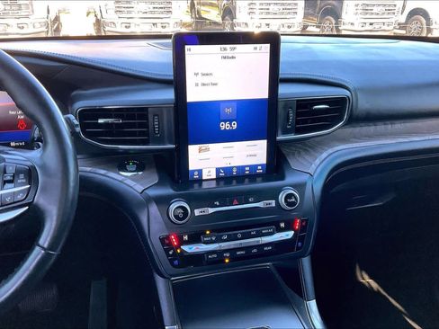 Used 2020 Ford Explorer Platinum w/ Premium Technology Package image 11