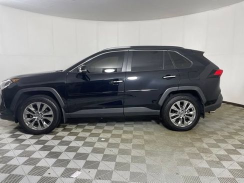 Used 2019 Toyota RAV4 Limited w/ Advanced Technology Package AWD/4WD image 5