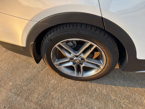 Used 2019 Hyundai Santa Fe XL image 16