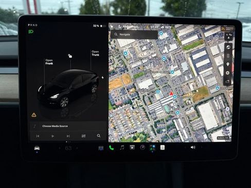 Used 2024 Tesla Model Y Long Range AWD/4WD image 24