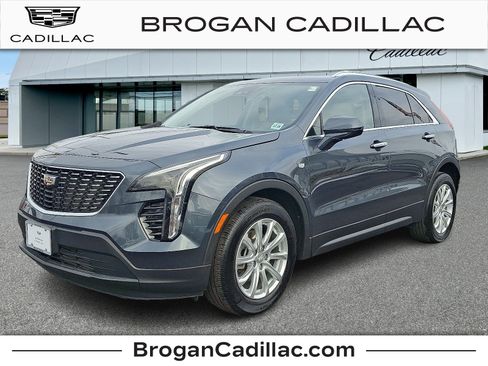 Used 2021 Cadillac XT4 Luxury w/ Cold Weather Package image 1