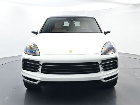 Certified 2022 Porsche Cayenne Platinum Edition image 18