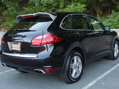 Used 2014 Porsche Cayenne AWD/4WD image 9