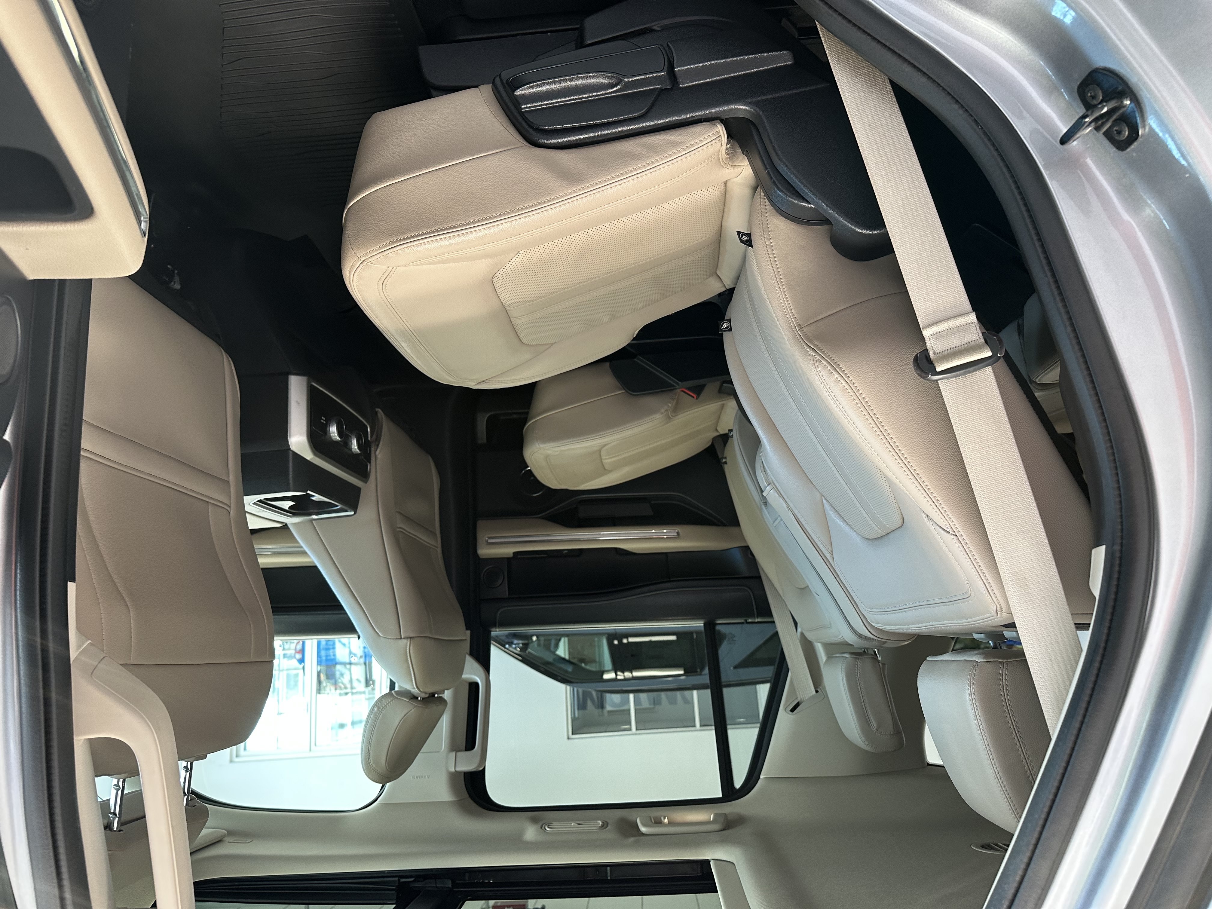 Used 2022 Ford Expedition Limited AWD/4WD image 13