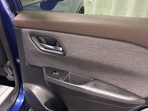 Used 2023 Nissan Rogue SV image 25