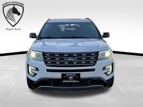 Used 2017 Ford Explorer XLT w/ Equipment Group 202A image 2