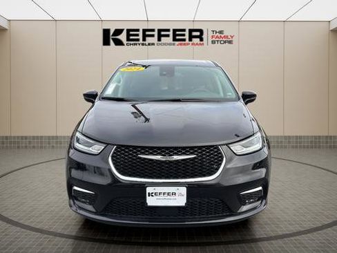 Certified 2024 Chrysler Pacifica Touring-L image 8