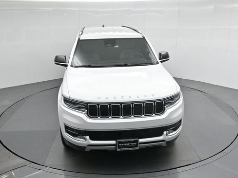 Used 2024 Jeep Wagoneer L Series II image 40