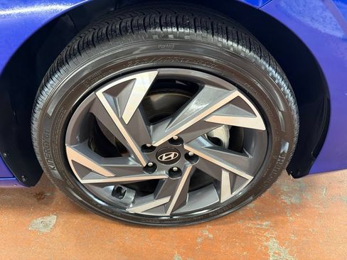 Used 2025 Hyundai Elantra SEL FWD image 10