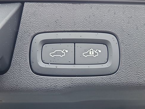 Used 2025 Volvo XC60 T8 Plus w/ Climate Package image 15