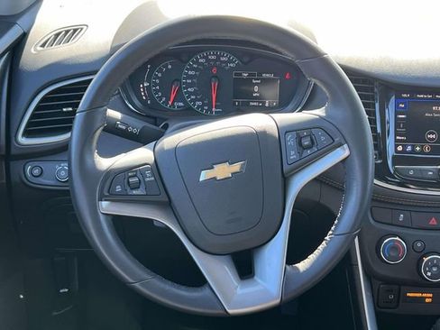 Certified 2022 Chevrolet Trax LT w/ LT Convenience Package image 14