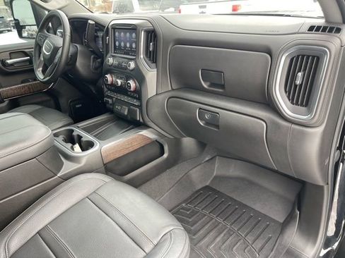 Used 2023 GMC Sierra 3500 Denali image 17