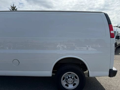 Used 2019 Chevrolet Express 2500 RWD image 9