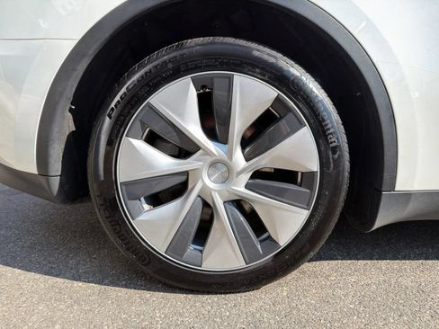Used 2023 Tesla Model Y Long Range AWD/4WD image 33