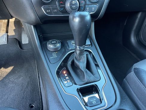 Used 2023 Jeep Cherokee Altitude Lux image 15