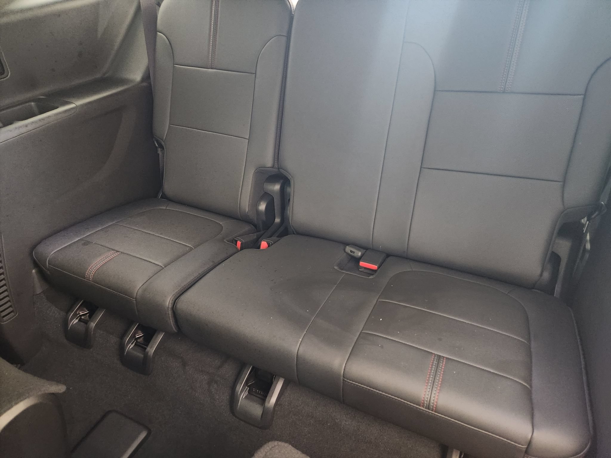 Used 2023 Chevrolet Traverse RS FWD image 35