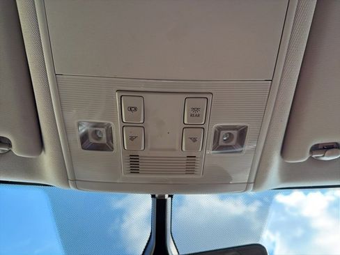 Used 2021 Volkswagen Atlas SE image 24