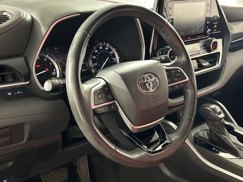 Used 2022 Toyota Highlander XSE image 14