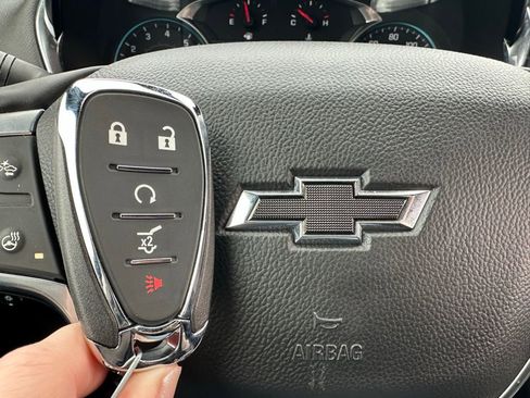 Used 2023 Chevrolet Traverse RS image 54