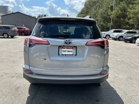 Used 2018 Toyota RAV4 LE image 6