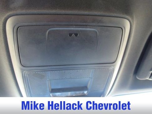 Used 2025 Chevrolet Traverse LT image 32