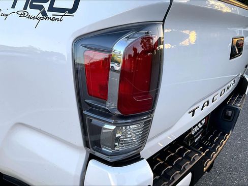 Certified 2023 Toyota Tacoma TRD Off-Road w/ Technology Package AWD/4WD image 28
