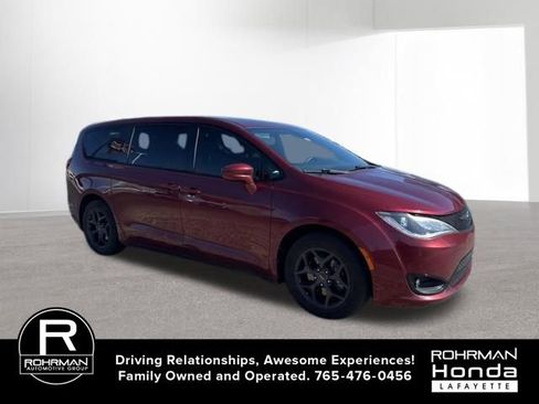 Used 2018 Chrysler Pacifica Touring Plus w/ S Appearance Package image 4