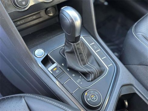 Used 2021 Volkswagen Tiguan SE w/ Panoramic Sunroof Package image 20