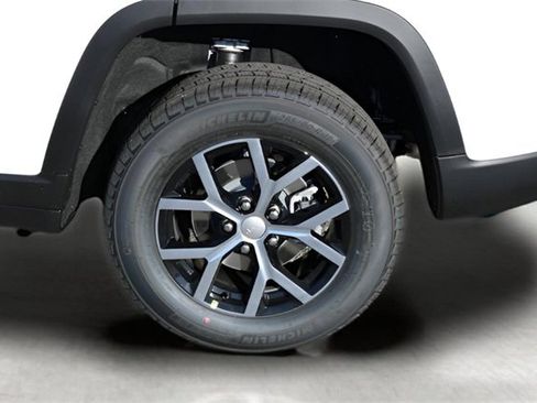 New 2025 Jeep Grand Cherokee Limited image 9