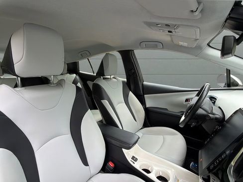 Used 2018 Toyota Prius Prime Advanced FWD image 26