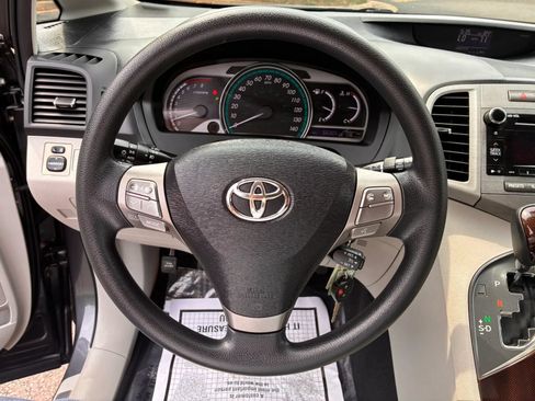 Used 2011 Toyota Venza AWD image 17