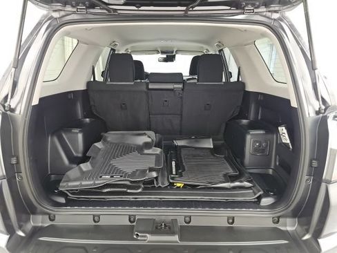 Used 2020 Toyota 4Runner SR5 AWD/4WD image 29