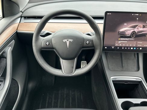 Used 2023 Tesla Model Y Performance image 11