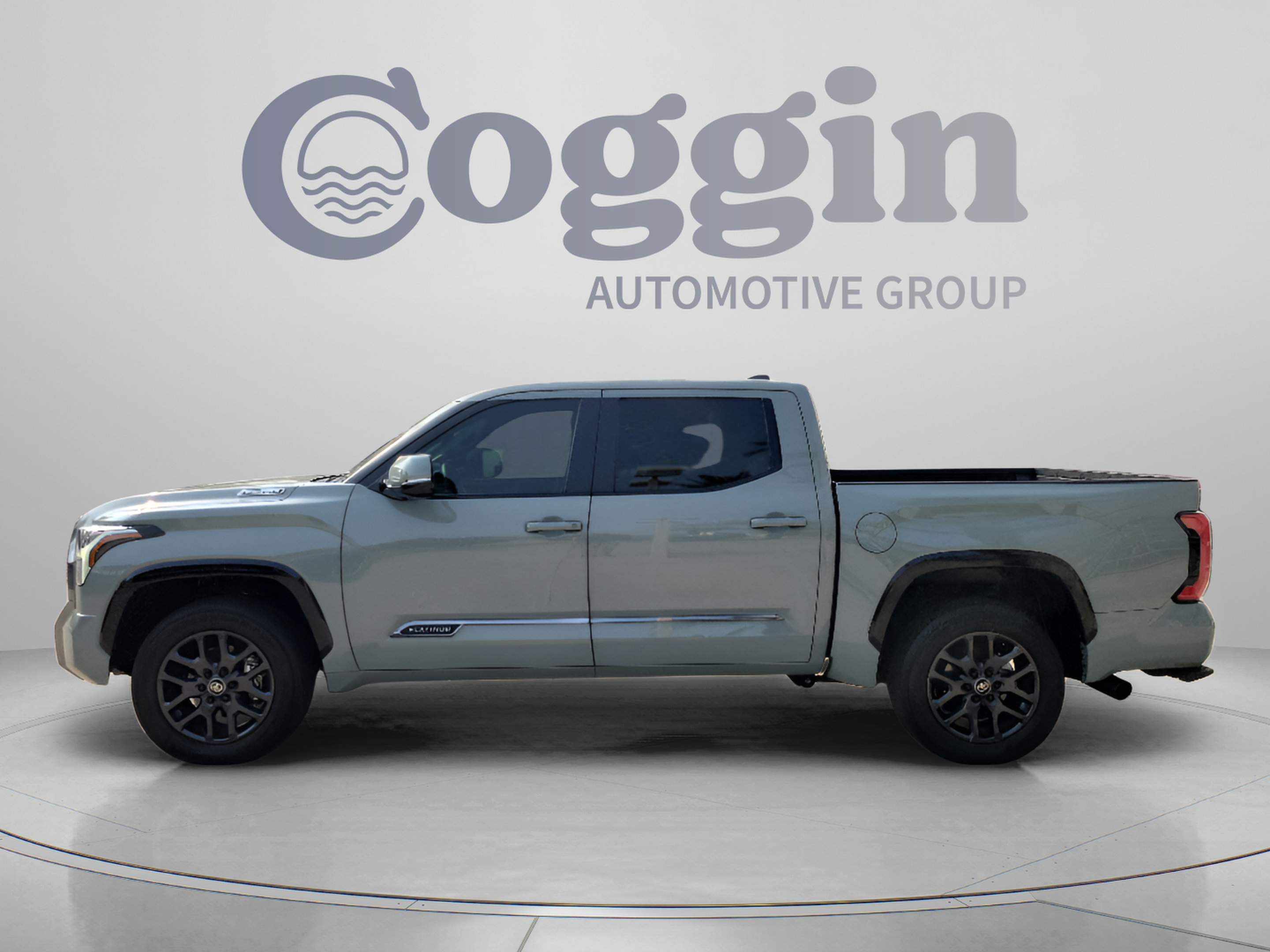 Used 2025 Toyota Tundra Platinum AWD/4WD image 2