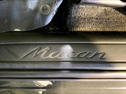 Certified 2024 Porsche Macan image 19