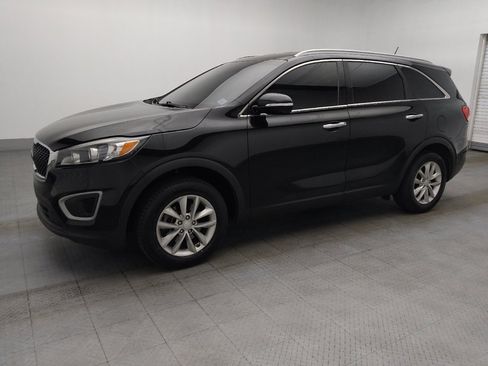 Used 2018 Kia Sorento FWD V6 image 2
