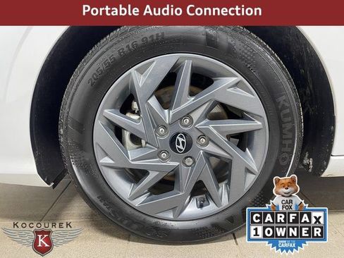 Used 2024 Hyundai Elantra SEL image 8