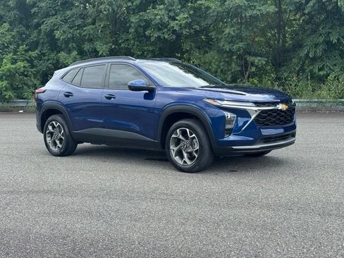 Used 2024 Chevrolet Trax LT w/ Driver Confidence Package FWD image 11