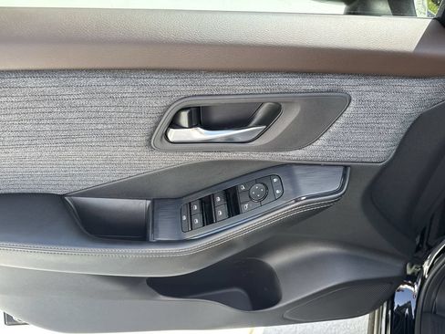 Used 2023 Nissan Rogue SV FWD image 41