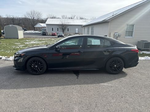 Used 2025 Toyota Camry SE image 7