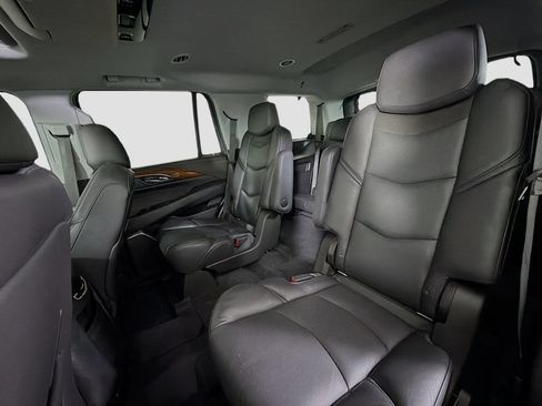 Used 2018 Cadillac Escalade Luxury AWD/4WD image 27