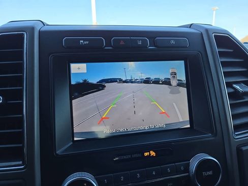 Used 2021 Ford Expedition XLT image 30